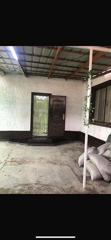 Продаётся дом с крытой верандой и отдельным входом.центральное