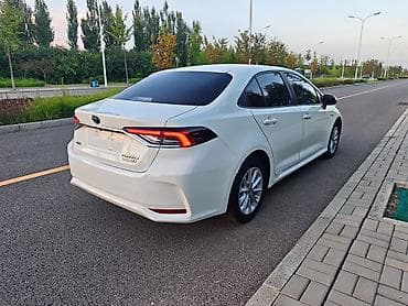 byd e5: Toyota Corolla: 2023 г., 1.8 л, Вариатор, Гибрид, Седан — 10