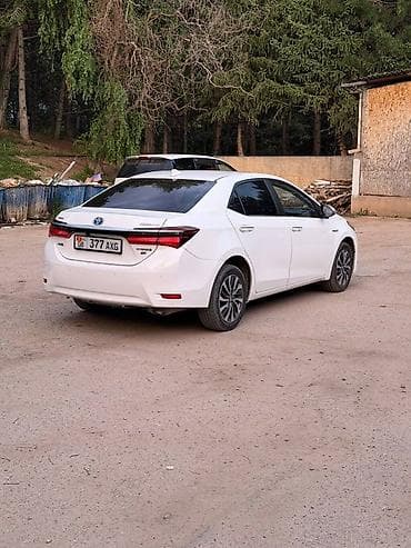 Toyota Corolla: 2019 г., 1.8 л, Автомат, Гибрид, Седан