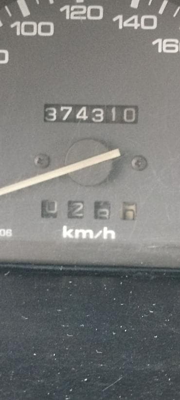 colf 3: Mazda 323: 1990 г., Ручные, Хэтчбэк — 3