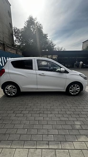 Продажа авто: Chevrolet Spark: 2020 г., Автомат, Бензин, Хэтчбэк — 4