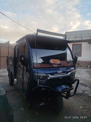 Грузовой трицикл (кабина с дверями, бортовая платформа) Описание: -