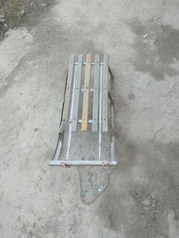 Зимний спорт: Классические детские санки - Каркас из металла с изогнутыми полозьями — 1