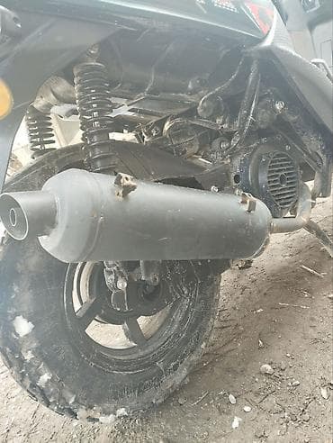 Скутеры: Скутер 50–80 см³ класса городской/кросс, с широкими колесами — 2