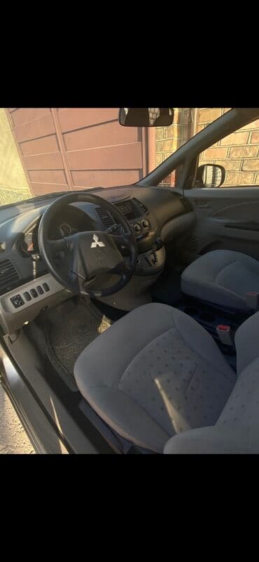 авто в рассрочку без банка без первоначального взноса в бишкеке: Mitsubishi Grandis: 2010 г., 2.4 л, Автомат, Бензиновая, Минивэн — 8