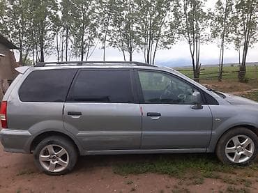 Транспорт: Mitsubishi Space Wagon: 2002 г., 2 л, Кол менен иштөөчү, Газ, Хетчбек — 6