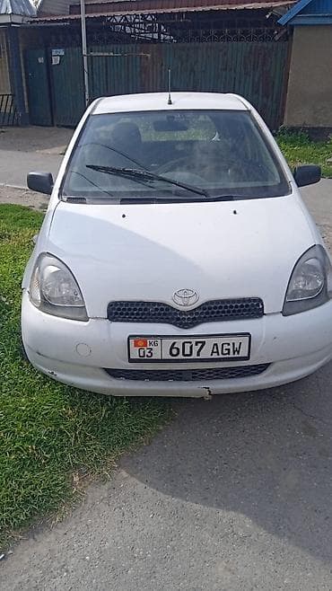 Транспорт: Toyota Yaris: 2000 г., 1 л, Механика, Бензин, Хэтчбэк — 1
