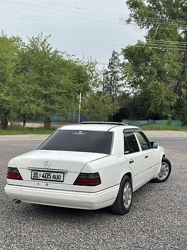 тягачь вольва: Mercedes-Benz W124: 1994 г., 2.2 л, Автомат, Бензин, Седан — 2