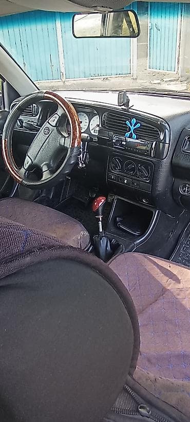 Volkswagen Vento: 1995 г., 1.8 л, Бензин — 7