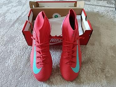 сороконожки ош: Футбольные бутсы/сороконожки Nike с высоким носком-манжетой. - Тип — 2