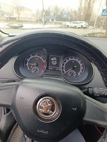 машина продажа бишкек: Седан белого цвета. Основные характеристики: - Кузов: 4-дверный — 2