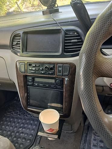 салон на гольф 2: Nissan Liberty: 2001 г., 2 л, Автомат, Бензин, Минивэн — 5