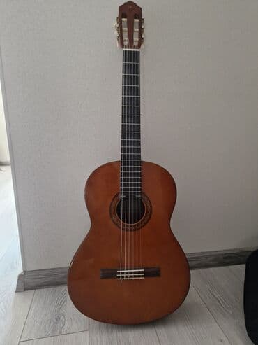 Продается новая гитара ямаха C40,оригинал!без чехла 11000с.чехол