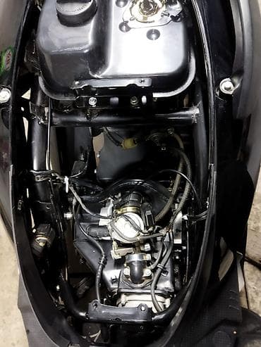 Скутеры: Скутер 50 см³ (карбюраторный) имеется 2 запасных колёса причина — 1