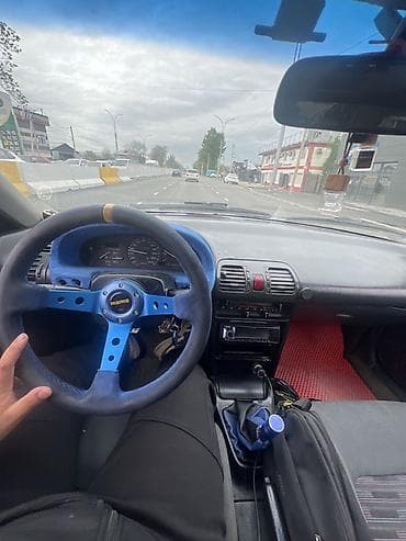 Унаа сатуу: Mazda 323: 1994 г., 1.6 л, Кол менен иштөөчү, Бензин, Хетчбек — 5
