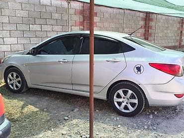 Унаа: Hyundai Solaris: 2013 г., 1.6 л, Кол менен иштөөчү, Бензин, Седан — 2