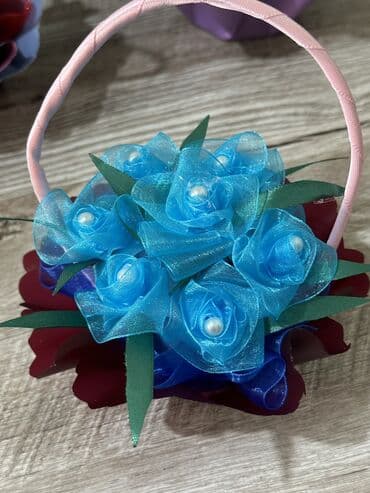 цветы сделаны из бисера: Розы на заказ из атласных лент — 7