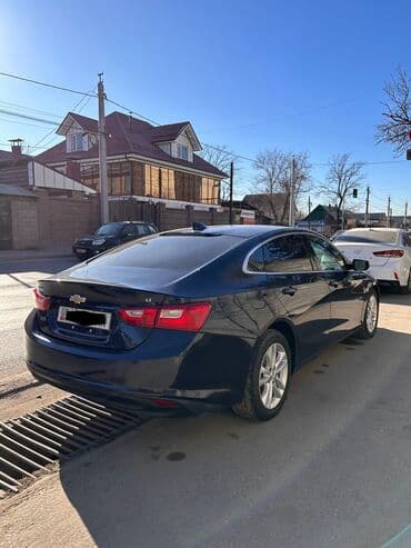 малибу 2017: Chevrolet Malibu: 2017 г., Бензин — 2