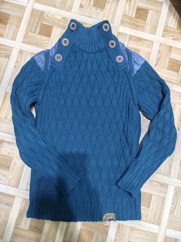 Кофты, свитера, водолазки, толстовки на рост 170, вес 60 Новые и at lalafo.kg Кофты, свитера, водолазки, толстовки на рост 170, вес 60 Новые и