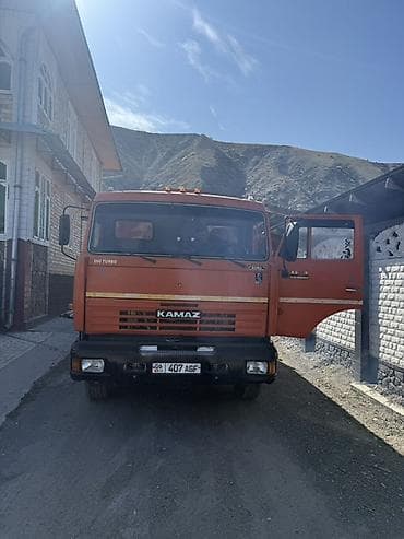 Самосвал КАМАЗ 65115, 6х4, оранжевый. - Двигатель: дизельный, 260