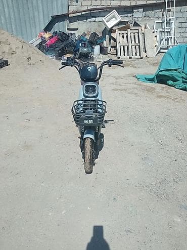 es 2020: Электроскутер/электромопед с передней корзиной - Компоновка: низкая — 4