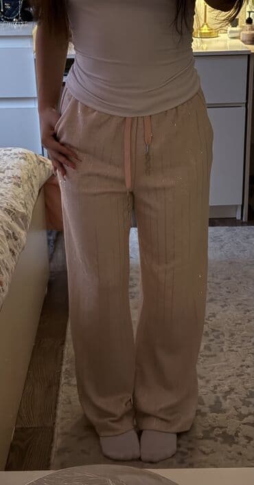 брендовые спортивные костюмы женские: Женские брюки-джоггеры с блестящими вертикальными полосами. - Цвет — 2