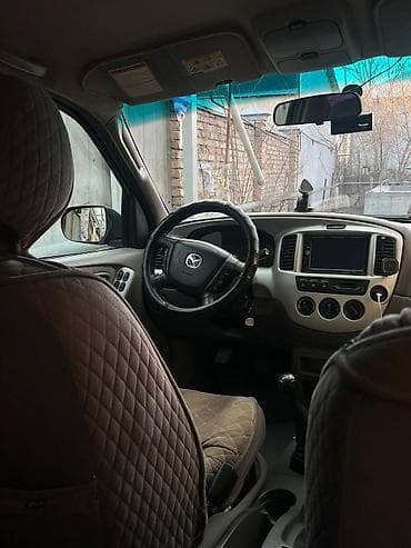 Mazda Tribute: 2003 г., 2 л, Механика, Бензин, Кроссовер