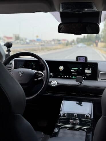 электронные мотоцикл: Электромобиль-кроссовер (компактный SUV), белый цвет кузова. Основные — 13