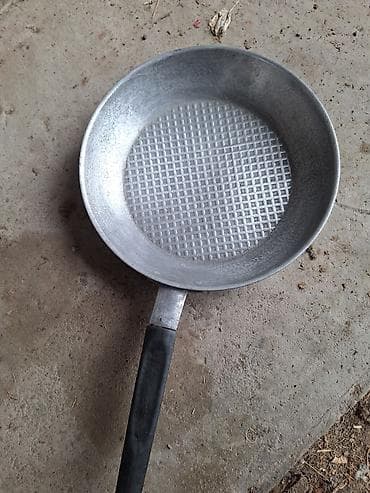 нож ручной: Таз Алюминиевый 1300 сом. Сковорода 800 сом . Все Советское — 3