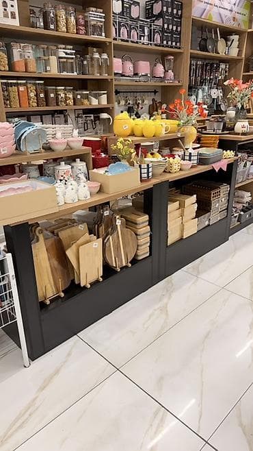 Торговый стол-витрина для магазина Продаётся прочный и вместительный at lalafo.kg Торговый стол-витрина для магазина Продаётся прочный и вместительный