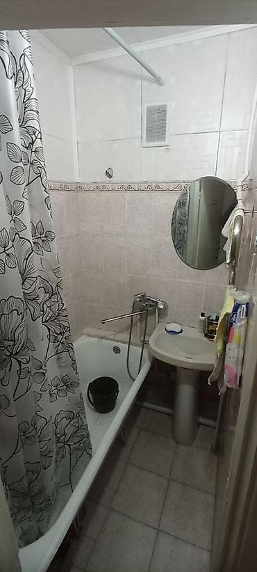 2 комнаты, 47 м², ул. Алматинка / Чуй Хрущевка, 4 этаж, Старый ремонт at lalafo.kg 2 комнаты, 47 м², ул. Алматинка / Чуй Хрущевка, 4 этаж, Старый ремонт