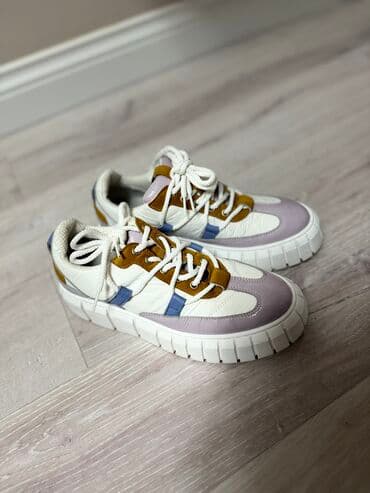 женские брендовые туфли недорого: Продаю новую обувь. Покупала за 11900 сом 
Размер не подошел — 3