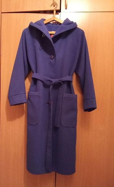 Пальто Деми . Рукав реглан, с капюшоном. Размер 48. Приталенное at lalafo.kg Пальто Деми . Рукав реглан, с капюшоном. Размер 48. Приталенное
