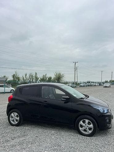 машине алам: Chevrolet Spark: 2018 г., 1 л, Автомат, Бензин, Хетчбек — 5