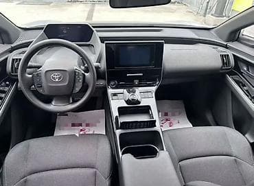 go park: Toyota bZ4X: 2023 г., Электромобиль, Кроссовер — 3