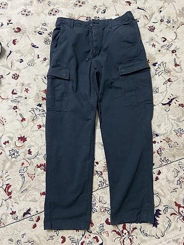 юникло джинсы: Карго-штаны UNIQLO, мужские - Модель: карго с боковыми накладными — 1