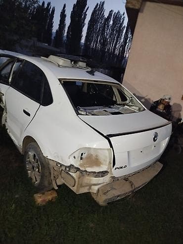 Volkswagen Polo, седан, белый цвет. Автомобиль после ДТП, подходит для