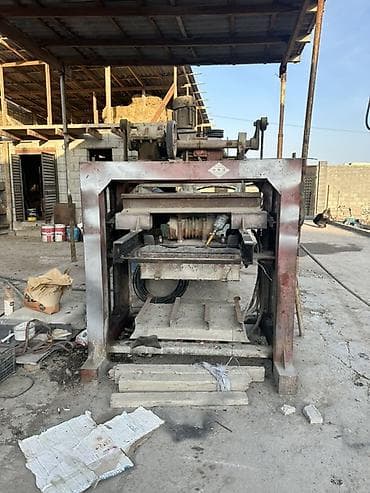 Пескоблок станок 
Поддон 200шт
Мешалка большая 
Тачка