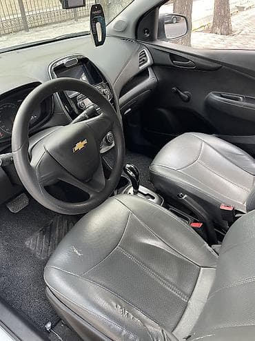 1: Chevrolet Spark: 2019 г., 1 л, Вариатор, Бензин, Хэтчбэк — 4