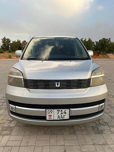 Toyota Voxy: 2002 г., 2 л, Автомат, Бензин, Минивэн — 6