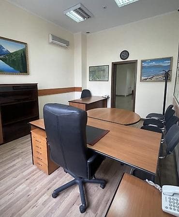 Недвижимость: Сдается офисное помещение на первой линии в центре города! Район — 3