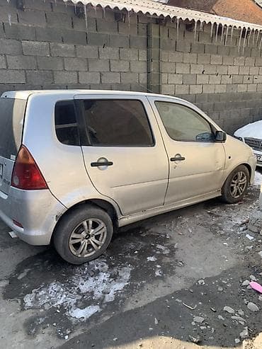 Daihatsu YRV: 2001 г., Хэтчбэк