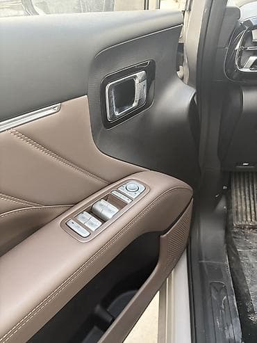 капитан: Wuling Starlight 730 EV。7‑местный семейный MPV. Кузов и дизайн: - — 9
