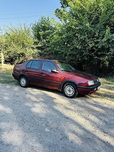 Volkswagen Vento: 1993 г., 1.8 л, Механика, Бензин, Седан at lalafo.kg Volkswagen Vento: 1993 г., 1.8 л, Механика, Бензин, Седан