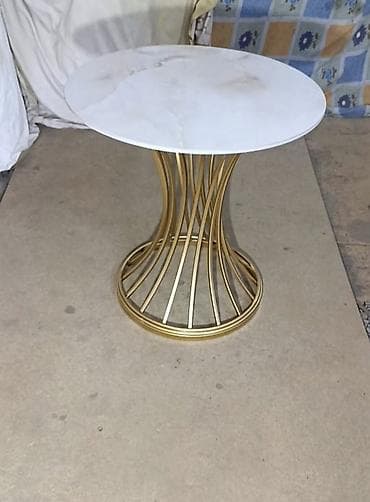 стол со стеклянной столешницей: Декоративные столики с каменной столешницей и металлическим каркасом — 8