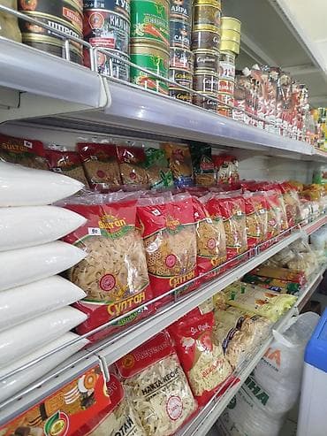 Продуктовый магазин с широким ассортиментом повседневных товаров -