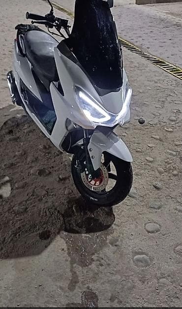 Макси-скутер 150 куб. см, Бензин, Новый