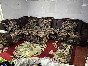 Диваны: Угловой модульный диван с оттоманкой и большим количеством подушек — 1