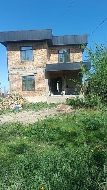 Продаётся участок с домом в центре село Джал возле парка. Цена