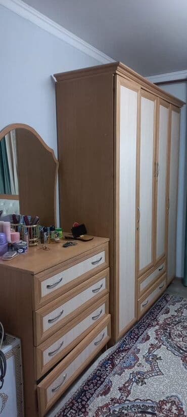 Спальный гарнитур, Б/у, Двуспальная кровать, Комод, Шкаф, ДСП, Самовывоз, цвет - Бежевый